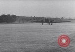 Standbild C-47D-Ebene Marston Strip North Carolina USA, 1941, aus Sekunde 28 historischem Filmmaterial Videoclip 65675039371