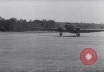 Standbild C-47D-Ebene Marston Strip North Carolina USA, 1941, aus Sekunde 32 historischem Filmmaterial Videoclip 65675039371