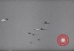 Standbild C-47 Flugzeuge Maxton North Carolina USA, 1941, aus Sekunde 13 historischem Filmmaterial Videoclip 65675039378