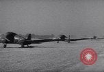 Standbild C-47 Flugzeuge Maxton North Carolina USA, 1941, aus Sekunde 29 historischem Filmmaterial Videoclip 65675039378