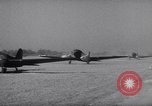 Standbild C-47 Flugzeuge Maxton North Carolina USA, 1941, aus Sekunde 30 historischem Filmmaterial Videoclip 65675039378
