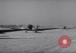 Standbild C-47 Flugzeuge Maxton North Carolina USA, 1941, aus Sekunde 31 historischem Filmmaterial Videoclip 65675039378