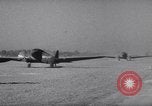 Standbild C-47 Flugzeuge Maxton North Carolina USA, 1941, aus Sekunde 32 historischem Filmmaterial Videoclip 65675039378