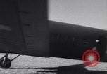 Standbild C-47 Flugzeuge Maxton North Carolina USA, 1941, aus Sekunde 33 historischem Filmmaterial Videoclip 65675039378