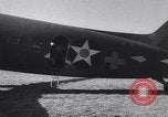 Standbild C-47 Flugzeuge Maxton North Carolina USA, 1941, aus Sekunde 35 historischem Filmmaterial Videoclip 65675039378