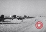 Standbild C-47 Flugzeuge Maxton North Carolina USA, 1941, aus Sekunde 40 historischem Filmmaterial Videoclip 65675039378