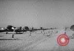 Standbild C-47 Flugzeuge Maxton North Carolina USA, 1941, aus Sekunde 56 historischem Filmmaterial Videoclip 65675039378