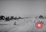 Standbild C-47 Flugzeuge Maxton North Carolina USA, 1941, aus Sekunde 58 historischem Filmmaterial Videoclip 65675039378
