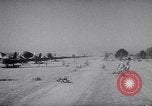 Standbild C-47 Flugzeuge Maxton North Carolina USA, 1941, aus Sekunde 59 historischem Filmmaterial Videoclip 65675039378