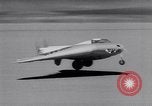 Standbild Northrop N-1M Mojave Desert California USA, 1941, aus Sekunde 13 historischem Filmmaterial Videoclip 65675039380