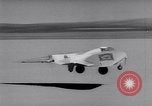 Standbild Northrop N-1M Mojave Desert California USA, 1941, aus Sekunde 14 historischem Filmmaterial Videoclip 65675039380