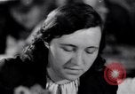 Standbild Zivilisten freiwillig Blut spenden Moskau Russland Sowjetunion, 1941, aus Sekunde 13 historischem Filmmaterial Videoclip 65675039424