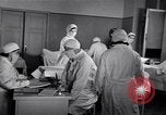 Standbild Zivilisten freiwillig Blut spenden Moskau Russland Sowjetunion, 1941, aus Sekunde 45 historischem Filmmaterial Videoclip 65675039424