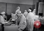 Standbild Zivilisten freiwillig Blut spenden Moskau Russland Sowjetunion, 1941, aus Sekunde 46 historischem Filmmaterial Videoclip 65675039424