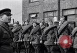 Immagine di Repubbliche di uomini e donne soldato Mosca Russia Unione Sovietica, 1941, secondo 31 filmato di repertorio 65675039425