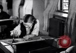 Immagine di Le donne lavorano disegnatori tecnici su disegni della macchina Unione Sovietica, 1941, secondo 11 filmato di repertorio 65675039439