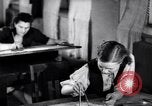 Immagine di Le donne lavorano disegnatori tecnici su disegni della macchina Unione Sovietica, 1941, secondo 13 filmato di repertorio 65675039439