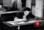 Immagine di Le donne lavorano disegnatori tecnici su disegni della macchina Unione Sovietica, 1941, secondo 16 filmato di repertorio 65675039439