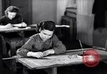 Immagine di Le donne lavorano disegnatori tecnici su disegni della macchina Unione Sovietica, 1941, secondo 21 filmato di repertorio 65675039439