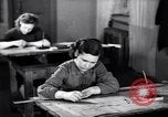 Immagine di Le donne lavorano disegnatori tecnici su disegni della macchina Unione Sovietica, 1941, secondo 22 filmato di repertorio 65675039439
