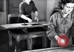 Immagine di Le donne lavorano disegnatori tecnici su disegni della macchina Unione Sovietica, 1941, secondo 25 filmato di repertorio 65675039439