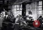 Immagine di Le donne lavorano disegnatori tecnici su disegni della macchina Unione Sovietica, 1941, secondo 44 filmato di repertorio 65675039439