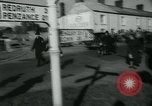Image Dr Barbara Moore marcher à Land's End Royaume-Uni, 1960, de la seconde 23 séquences d'archives historiques vidéo 65675039456