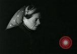 Image Dr Barbara Moore marcher à Land's End Royaume-Uni, 1960, de la seconde 38 séquences d'archives historiques vidéo 65675039456