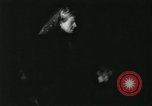 Image Dr Barbara Moore marcher à Land's End Royaume-Uni, 1960, de la seconde 45 séquences d'archives historiques vidéo 65675039456