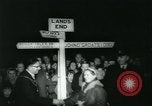 Image Dr Barbara Moore marcher à Land's End Royaume-Uni, 1960, de la seconde 50 séquences d'archives historiques vidéo 65675039456