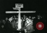 Image Dr Barbara Moore marcher à Land's End Royaume-Uni, 1960, de la seconde 51 séquences d'archives historiques vidéo 65675039456