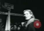Image Dr Barbara Moore marcher à Land's End Royaume-Uni, 1960, de la seconde 54 séquences d'archives historiques vidéo 65675039456