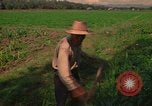 Standbild Landwirt Mexiko, 1975, aus Sekunde 61 historischem Filmmaterial Videoclip 65675039461