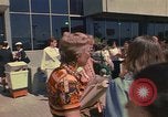 Immagine di Delgates arriva alla donna Conferenza Anno Città del Messico MESSICO, 1975, secondo 3 filmato di repertorio 65675039465