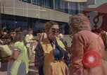 Immagine di Delgates arriva alla donna Conferenza Anno Città del Messico MESSICO, 1975, secondo 7 filmato di repertorio 65675039465