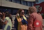 Immagine di Delgates arriva alla donna Conferenza Anno Città del Messico MESSICO, 1975, secondo 11 filmato di repertorio 65675039465