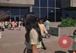 Immagine di Delgates arriva alla donna Conferenza Anno Città del Messico MESSICO, 1975, secondo 41 filmato di repertorio 65675039465