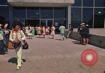 Immagine di Delgates arriva alla donna Conferenza Anno Città del Messico MESSICO, 1975, secondo 45 filmato di repertorio 65675039465