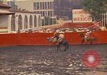 Standbild Frauen reiten Team Mexico City Mexiko, 1975, aus Sekunde 9 historischem Filmmaterial Videoclip 65675039478