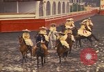 Standbild Frauen reiten Team Mexico City Mexiko, 1975, aus Sekunde 15 historischem Filmmaterial Videoclip 65675039478