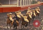 Standbild Frauen reiten Team Mexico City Mexiko, 1975, aus Sekunde 17 historischem Filmmaterial Videoclip 65675039478