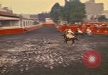 Standbild Frauen reiten Team Mexico City Mexiko, 1975, aus Sekunde 31 historischem Filmmaterial Videoclip 65675039478
