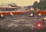 Standbild Frauen reiten Team Mexico City Mexiko, 1975, aus Sekunde 35 historischem Filmmaterial Videoclip 65675039478