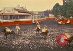 Standbild Frauen reiten Team Mexico City Mexiko, 1975, aus Sekunde 43 historischem Filmmaterial Videoclip 65675039478