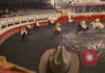 Standbild Frauen reiten Team Mexico City Mexiko, 1975, aus Sekunde 45 historischem Filmmaterial Videoclip 65675039478