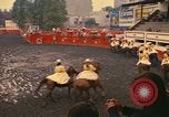 Standbild Frauen reiten Team Mexico City Mexiko, 1975, aus Sekunde 51 historischem Filmmaterial Videoclip 65675039478