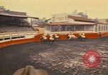 Standbild Frauen reiten Team Mexico City Mexiko, 1975, aus Sekunde 59 historischem Filmmaterial Videoclip 65675039478