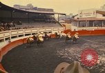 Standbild Frauen reiten Team Mexico City Mexiko, 1975, aus Sekunde 61 historischem Filmmaterial Videoclip 65675039478