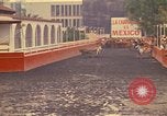 Standbild Pferd Reiter Mexico City Mexiko, 1975, aus Sekunde 18 historischem Filmmaterial Videoclip 65675039479