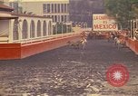 Standbild Pferd Reiter Mexico City Mexiko, 1975, aus Sekunde 19 historischem Filmmaterial Videoclip 65675039479